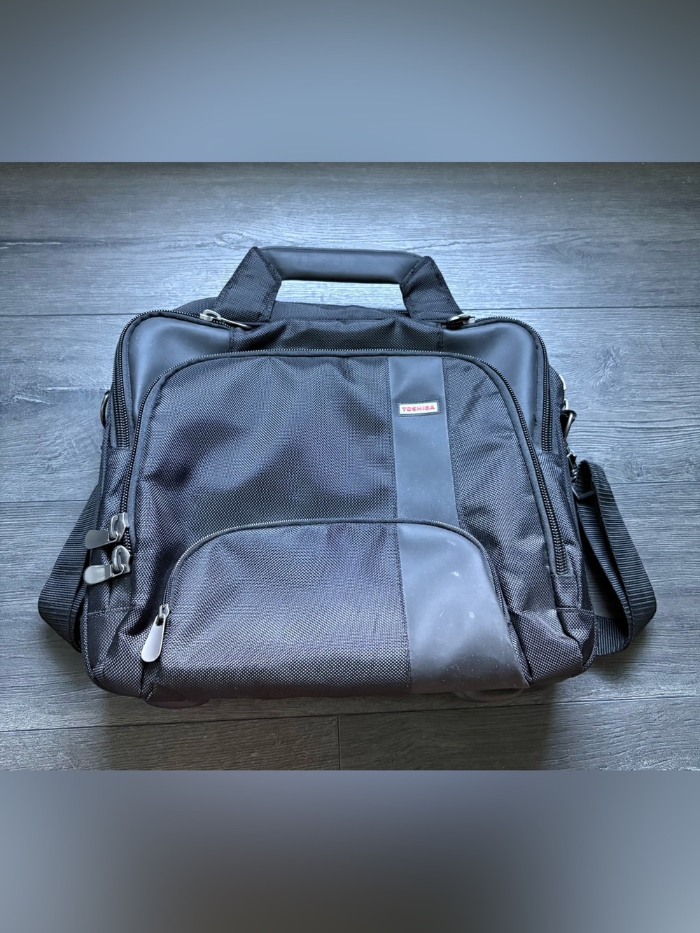 Toshiba Black Laptop Messenger Bag Shoulder Strap Multiple Pockets Travel Career